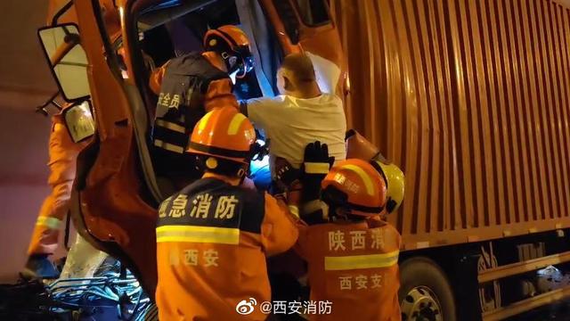 沪陕高速连环追尾，沪陕高速6车追尾交通事故（沪陕高速尚村隧道发生车祸）