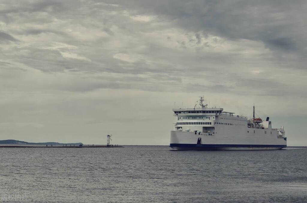 出海捕鱼船员真实收入，出海打鱼的真实工薪是多少（海员普遍月薪几万为何招不到人）