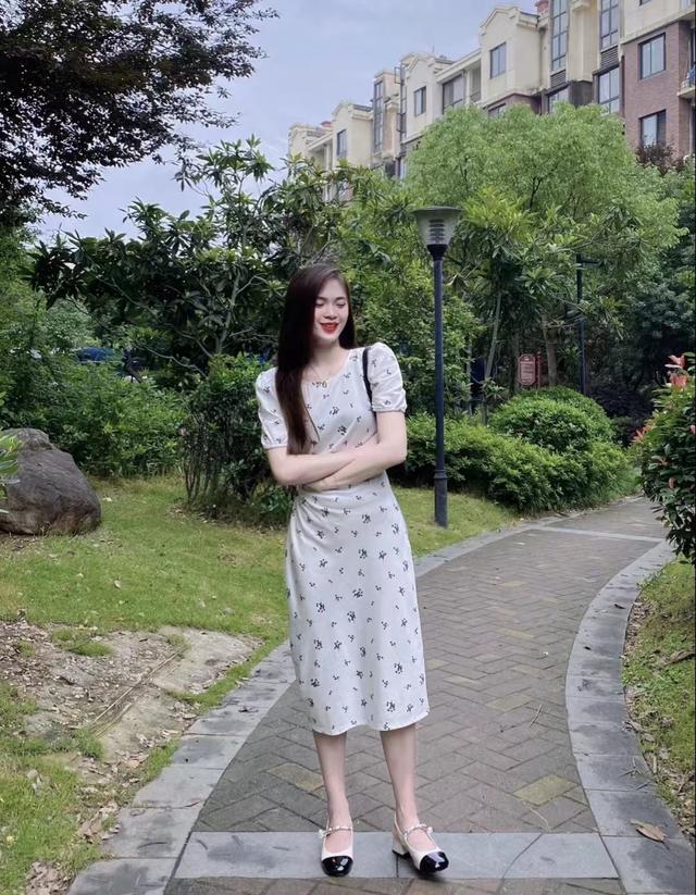 长款连衣裙搭配什么鞋子好看，长款连衣裙适合穿什么鞋子（连衣裙配什么鞋子好看）