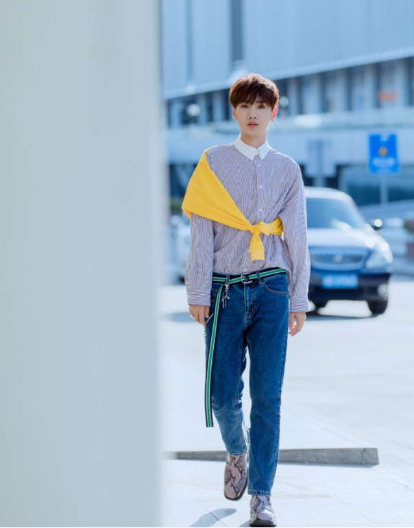 男士牛仔裤基本款，穿牛仔裤避免“太花俏”