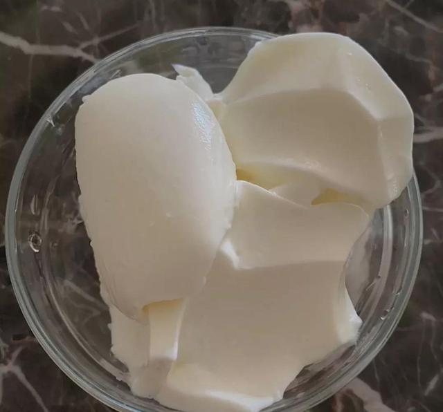 浓缩牛奶与纯牛奶区别，浓缩牛奶与纯牛奶区别图片（大家喝过的最好喝的纯牛奶是什么）