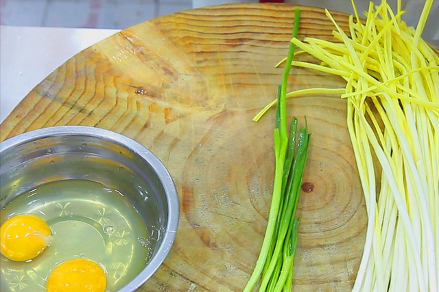 秋天到了吃什么食物好，秋天应该吃什么食物（建议：多吃“秋天6宝”）