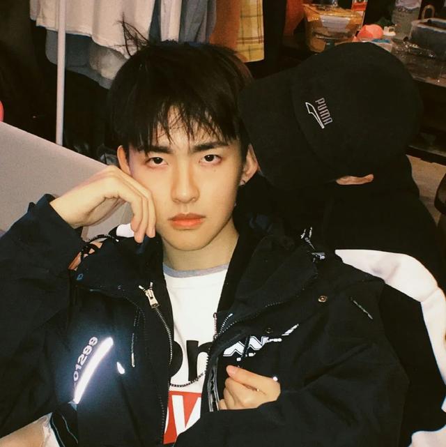好看的男头，微信头像，好看的男头（好看帅气的个性男头像）