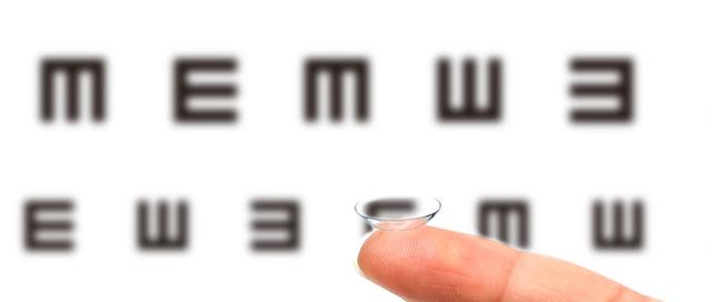 隐形眼镜没有护理液用什么代替，没有护理液用什么泡隐形眼镜（角膜塑形镜的护理液）