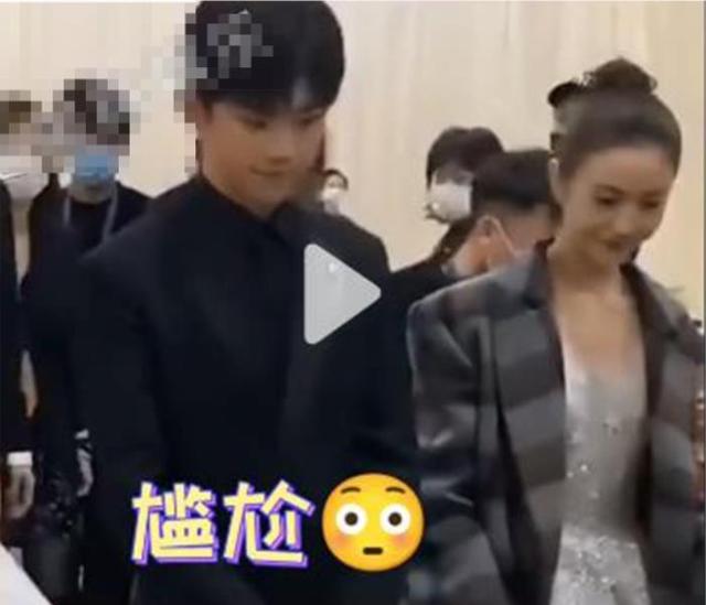 关晓彤演的电视剧大全，关晓彤演过的电视剧（“背景成谜”关晓彤）