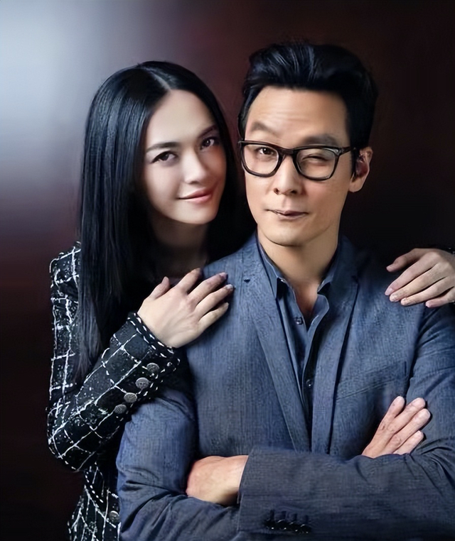 吴彦祖一家三口走红毯！9岁混血女儿染红发，爸爸透露已打了耳洞