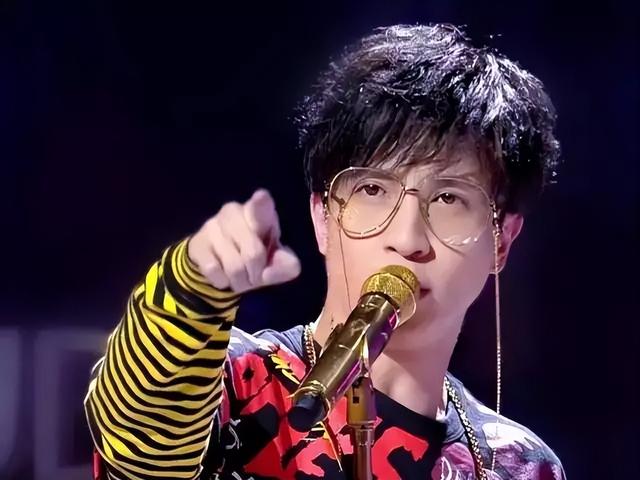 明日之子薛之谦摔话筒是哪一期，明日之子、薛之谦摔话筒离场是哪一期（《明日之子》薛之谦摔话筒离场那一期）