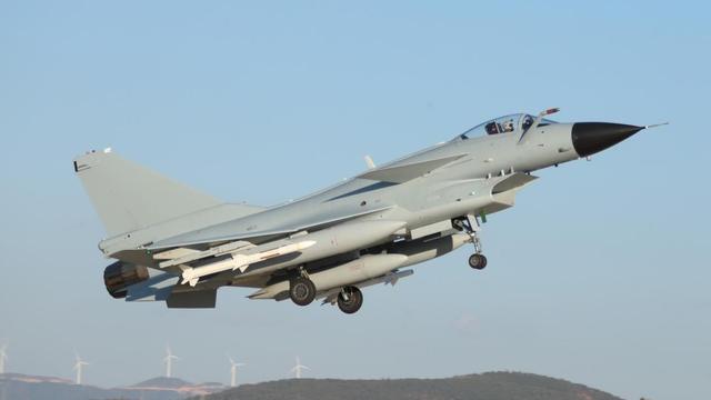 歼10b详细介绍，为何屡屡成为出国军演的主力