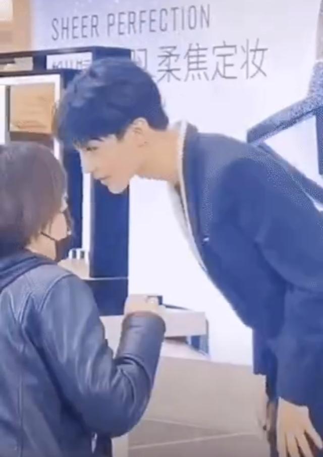 王俊凯结婚了吗，王俊凯谈恋情对象（王俊凯男友力爆棚的瞬间）