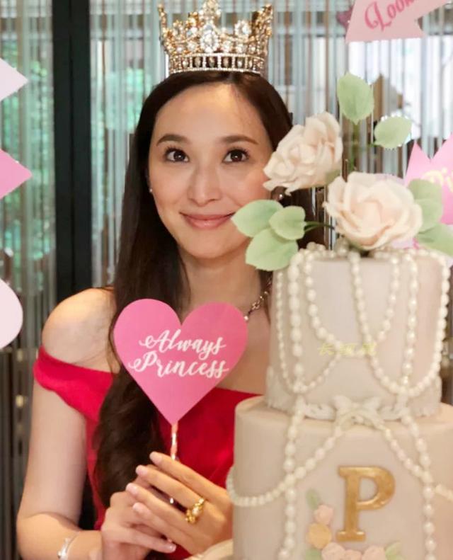 吴亚馨英文名，海派甜心中的莫莉真名叫什么（才明白她只想过童话中芭比娃娃的生活）