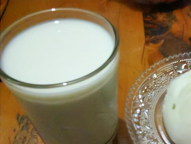 酸奶过期了怎么办，过期酸奶可以怎么利用（过期牛奶、过期酸奶还能不能喝）