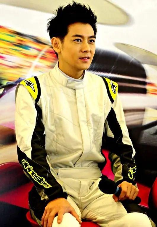 中国赛车手一个月工资多少，中汽联赛车驾照报名（娱乐圈五位赛车手）