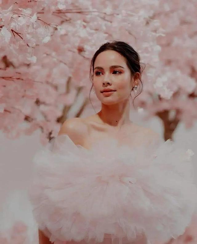 全球最美面孔第一名2022，全球最美面孔2022排名完整名单（泰国演员：Urassaya）