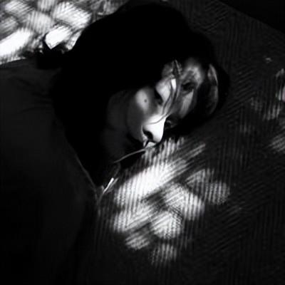 黑白风微信头像，黑白系微信头像（微信头像 ， 黑白伤感头像）