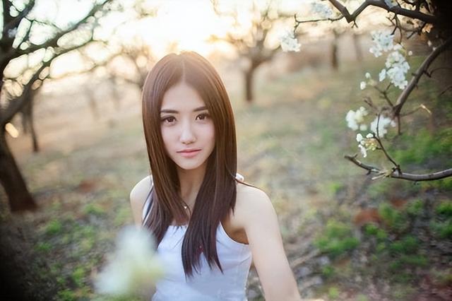 对暗恋的人表白的句子，对暗恋的人表白的句子简短（浪漫表白情侣句子）