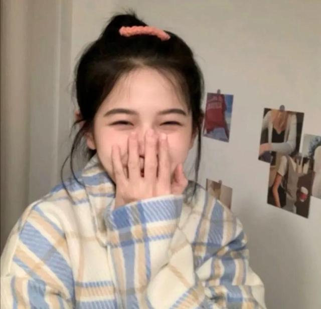 人们把难言的爱都埋入土壤里，微信头像，人们把难言的爱都埋入土壤里（女头‖说出你最爱的那句歌词吧）