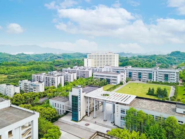 重庆工程学院学费，2021年重庆工程学院学费标准_学费多少钱一年（重庆工程学院2022年招生章程发布）