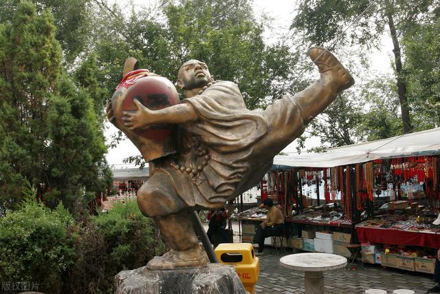 水浒传刘太公人物点评，本事平平的打虎将李忠、小霸王周通