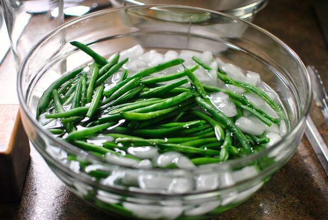 自制冰块的做法，自制冰沙的做法（用“冰”打造爽口菜肴）