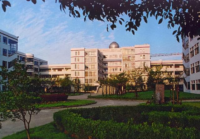 西外算好大学吗，西外旁边的大学（西安外国语大学脱颖而出）