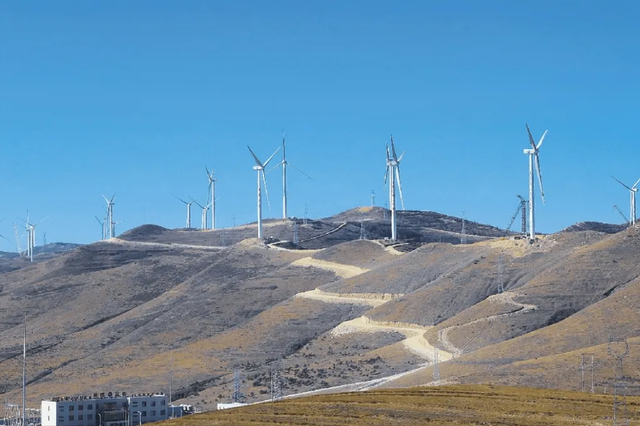 风力发电多少钱，风力发电机一台造价多少钱（转一圈能使用多少电）