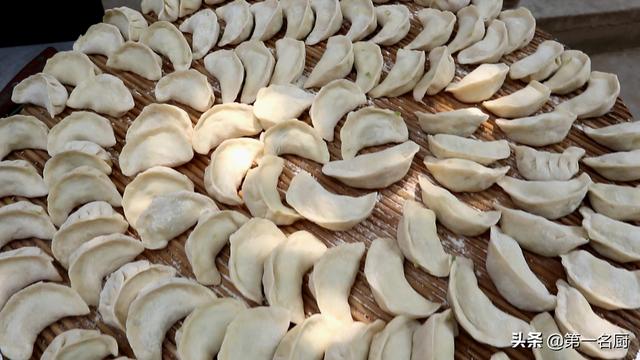 芹菜饺子馅的做法，芹菜饺子馅的做法大全（头伏的饺子用这4种菜调馅）