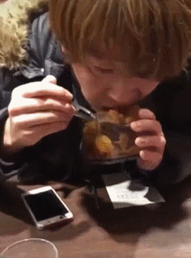 好听的日本男生名字，好听的日本男孩名字有哪些（日本17岁男生往回转寿司上抹口水、舔酱油瓶）