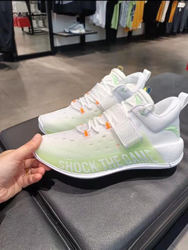 安踏篮球鞋系列如何选择，安踏要疯系列横扫4代篮球鞋曝光