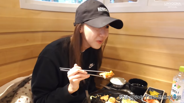 林允儿去剧组拍戏竟然无人认出？助理笑言：是不是因为你素颜啊
