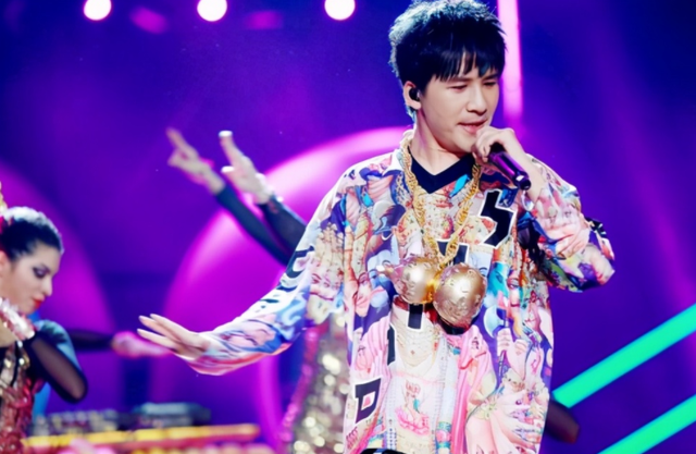 倍儿爽大张伟歌词，大张伟的倍儿爽歌（靠《倍儿爽》翻红）