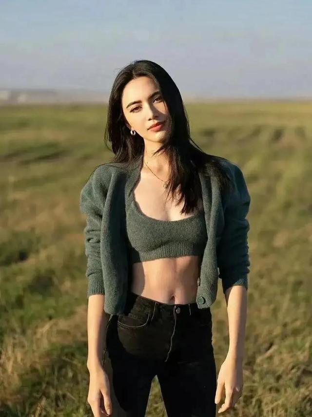 欧美个性时尚美女图片_超好看美女图片，好看美女图片 头像 侧面（美图，自信优雅的欧美少女图片）