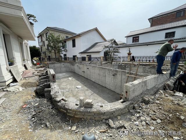 养鱼池塘怎么建，室内养鱼场如何建造（最完整的锦鲤鱼池设计建造详细步骤）