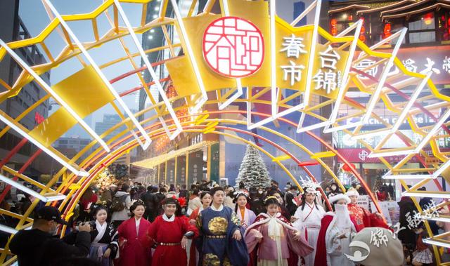 春熙路在成都哪个区，春熙路在哪个区（锦江区春熙路入选首批国家级旅游休闲街区公示名单）