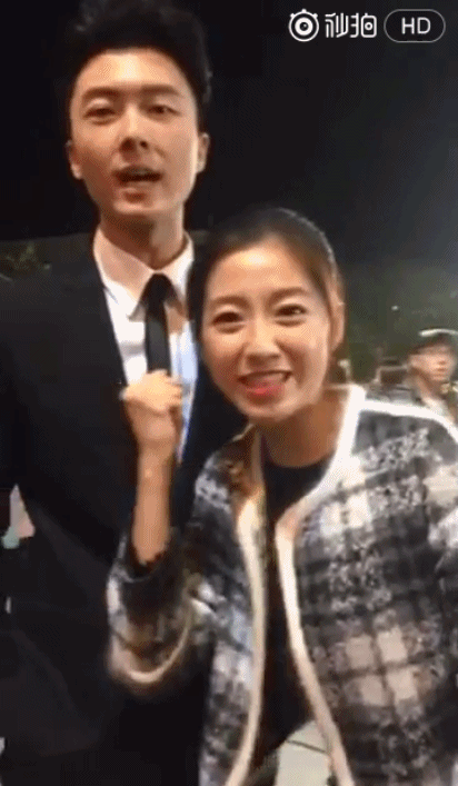 王浩信恭喜陈自瑶获奖！被扒在老婆孕期出轨，曾和小三同台领奖
