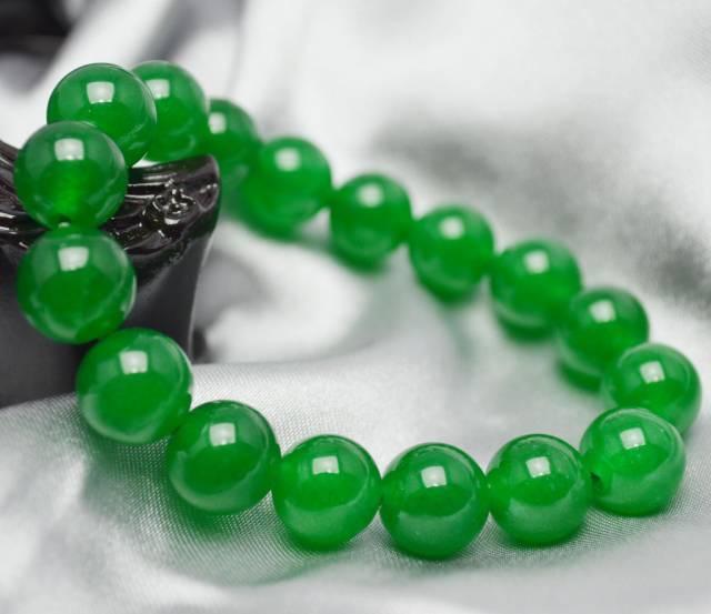 方解石玉是什么玉值钱吗，方解石玉值钱吗（王者玩具-不养人的8种玉）