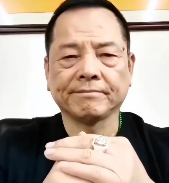 洪门老大崩牙驹朋友圈曝光！称时代不同，不要再提教父14K说法