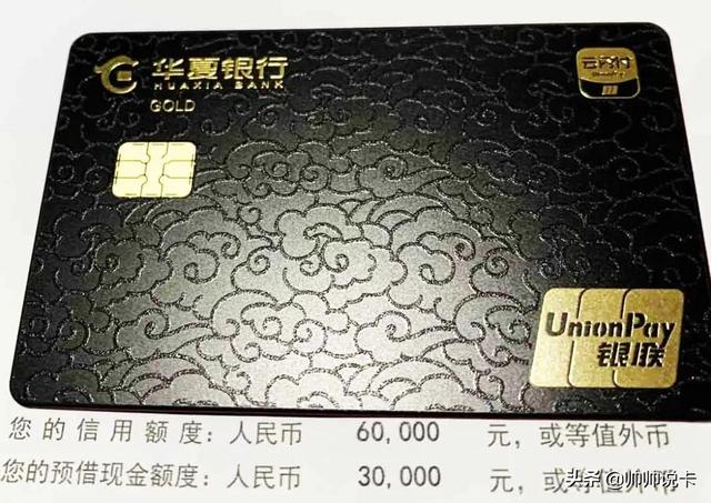 浦发银行信用卡年费，浦发银行信用卡有年费吗（免年费的好卡，又少一张）