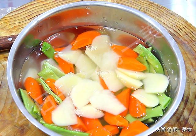 东北乱炖都有什么菜，东北乱炖是东北哪里的菜（东北的四大“硬菜”）