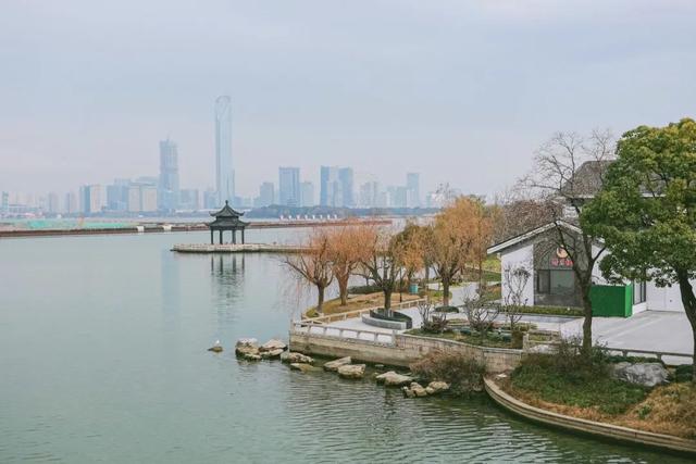 苏州旅游景点大全，苏州好玩的旅游景点（江南古镇、特色街区、绚丽之夜都在这）