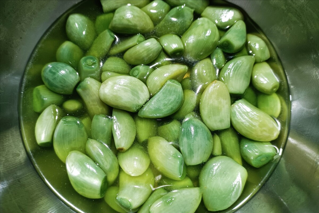 腊八蒜的腌制方法，教你怎样腌制腊八蒜（不要直接倒醋）