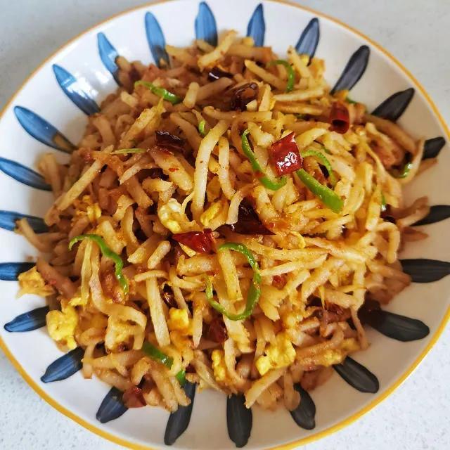 炒擦擦怎么炒,炒擦擦是什么(土豆的吃法就是这样神奇)