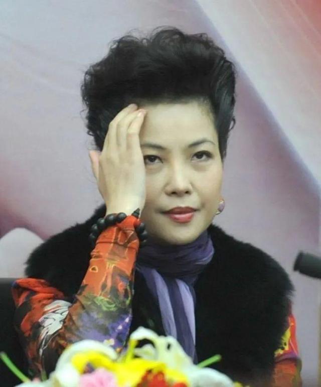 李双江之子李天一近况，李双江之子李天一提前6年释放（大儿子李贺才是人间清醒）