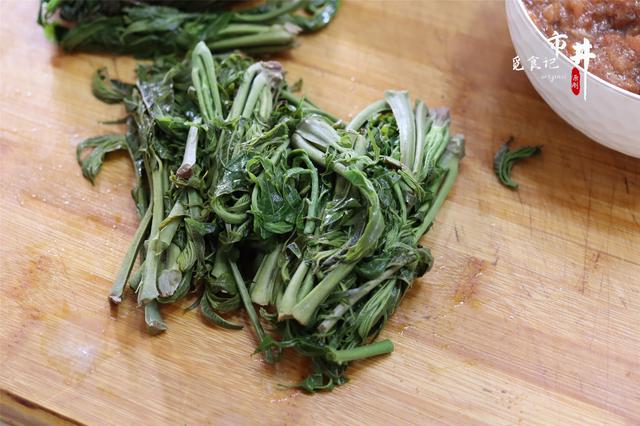 焯水香椿放冰箱一年还能吃吗，香椿冷冻一年可以吃吗（冰箱里放了大半年的香椿）