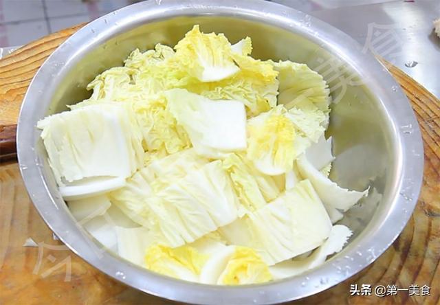 东北乱炖都有什么菜，东北乱炖是东北哪里的菜（东北的四大“硬菜”）