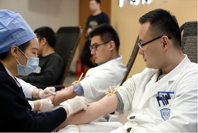 为什么医生自己不献血的秘密，为什么医生都不献血（献血到底有没有坏处）