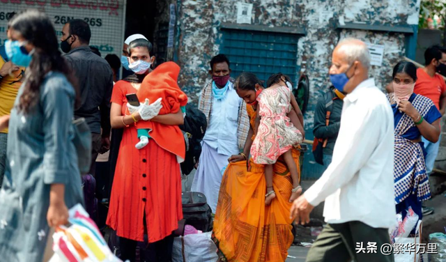 印度一共有多少官方语言，普通人一个月的工资