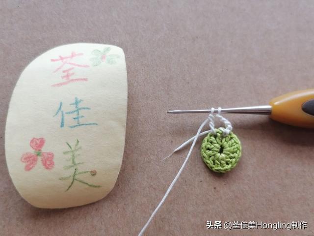 钩针编织小花朵，钩针编织花朵简单易学（新手半个小时就可以钩出来送给自己）