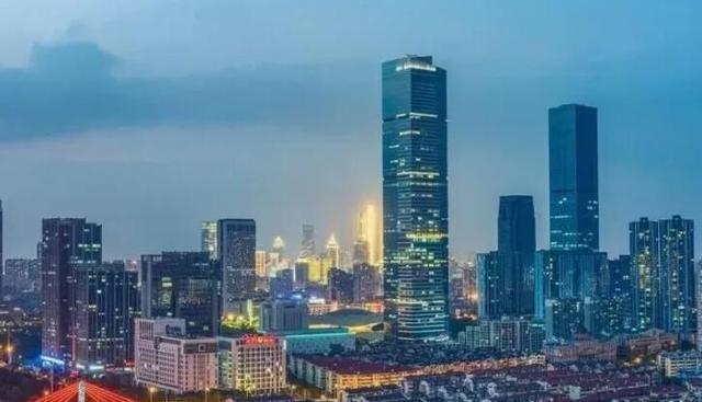 上海各区经济排名，上海各县市区gdp排名（2022年我国居民收入十强城市）