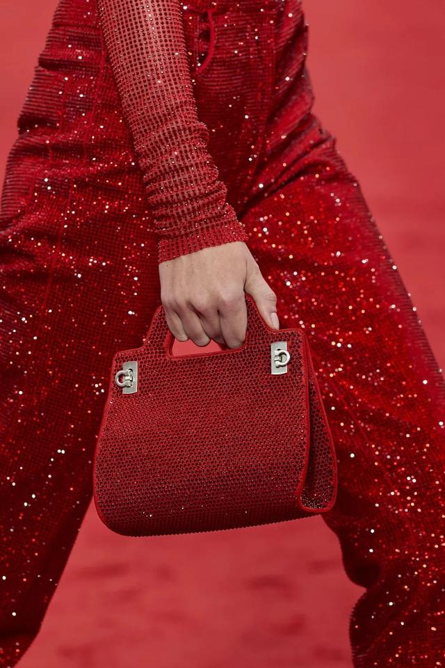 element是什么牌子，ELEMENT是啥牌子的电视（95岁的FERRAGAMO）