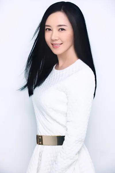 魏新雨,1987年5月18日出生于内蒙古通辽市,中国内地女歌手,毕业于北京